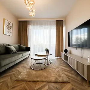 Balcony & Parking, Modern Elegant Apartment! Near Tram , Wrocław Polska